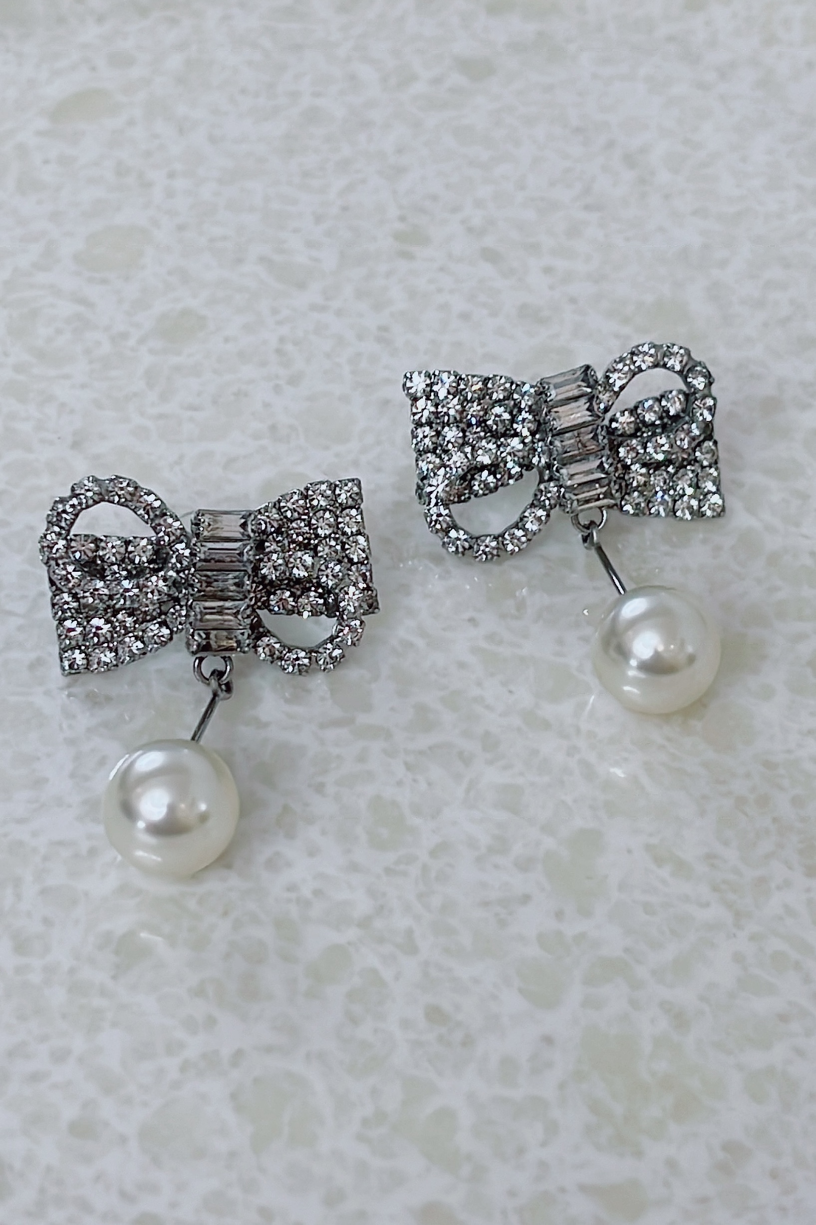 シルバーリボン×パール1粒ピアス｜レンタルピアス