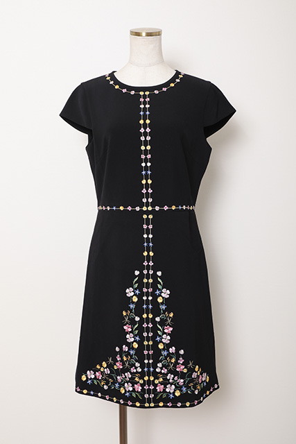 【TED　BAKER】　黒花柄（2）｜レンタルドレス