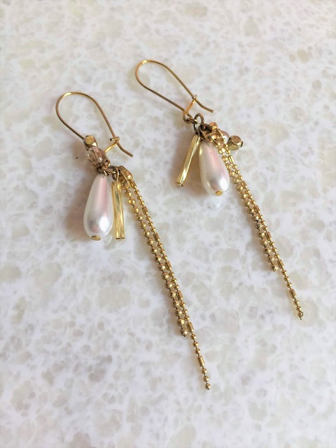 しずくパール×ゴールドチェーン揺れるピアス
