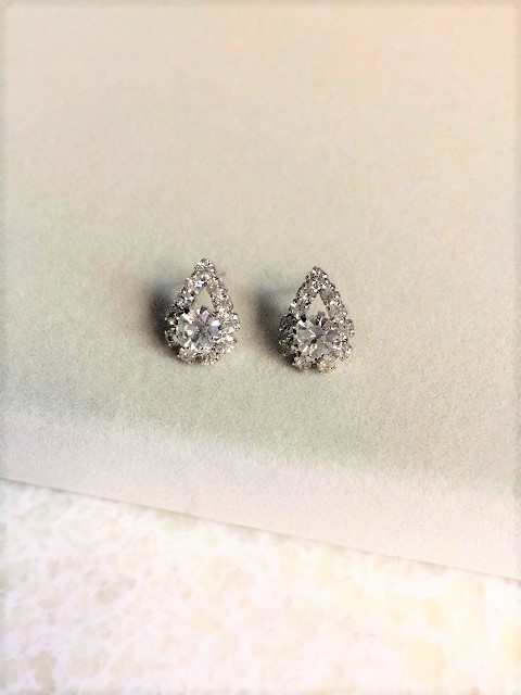 ラインストーン小ティアドロップピアス