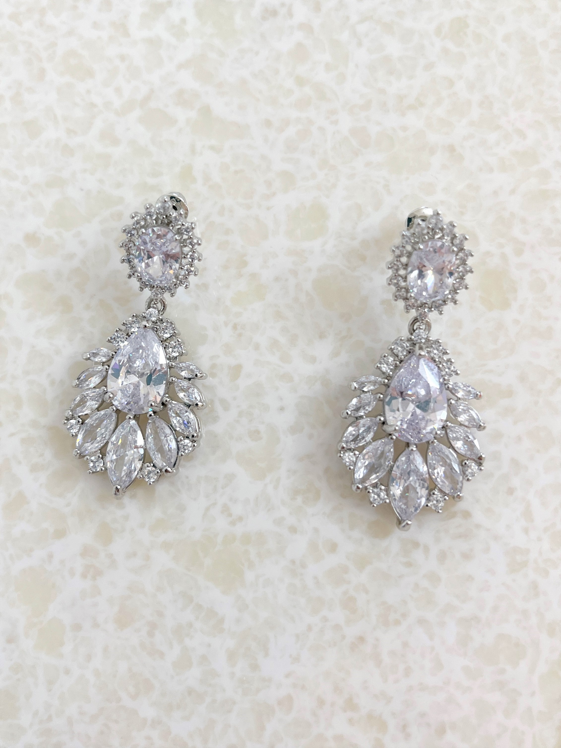 ジルコニアドロップデザインピアス