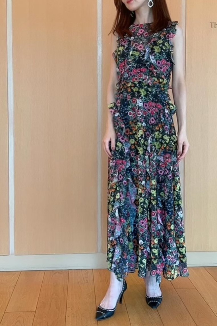 【TED　BAKER】　ブラック花柄ロング丈フリルノースリーブ（3）｜レンタルドレス