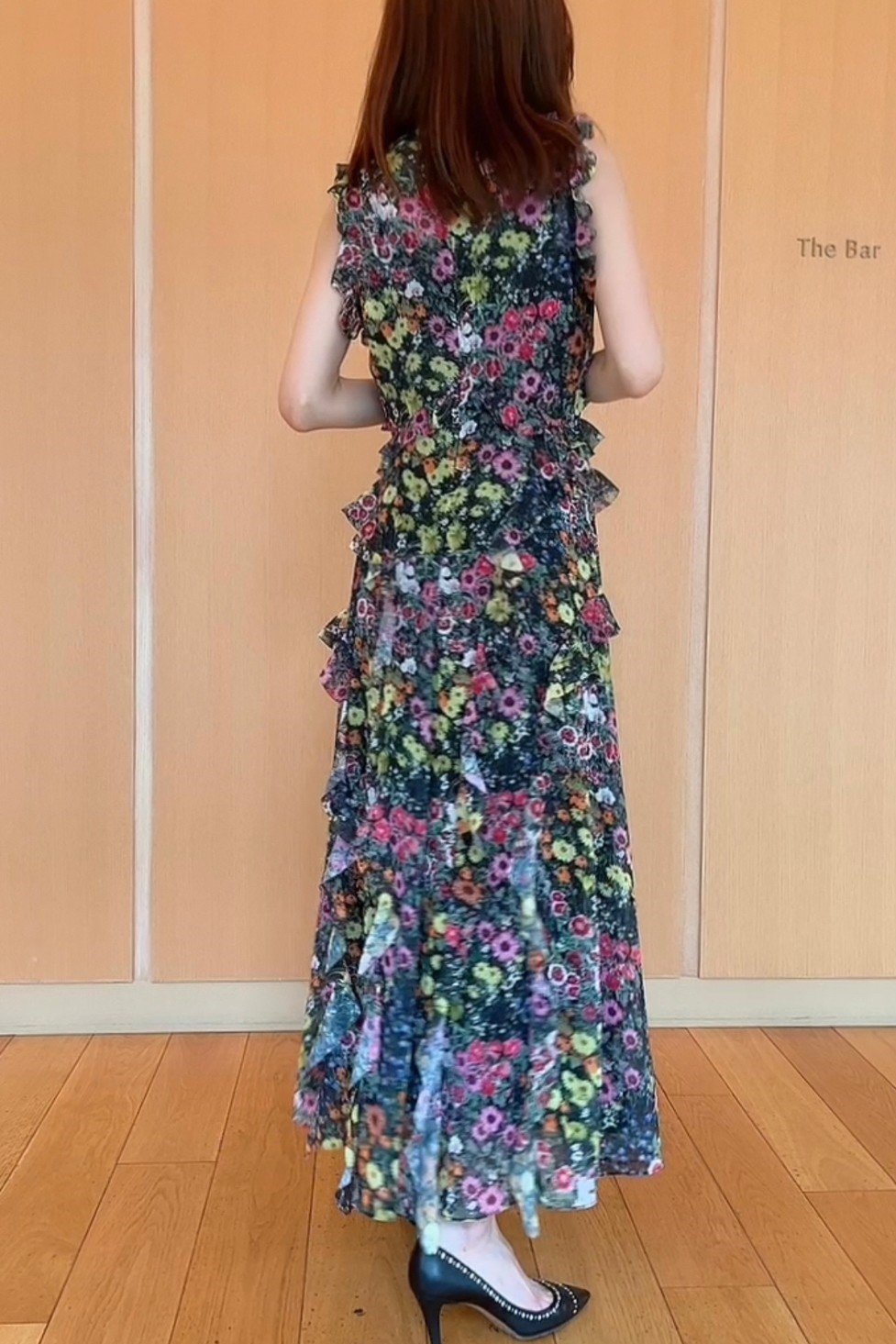 【TED　BAKER】　ブラック花柄ロング丈フリルノースリーブ（3）｜レンタルドレス